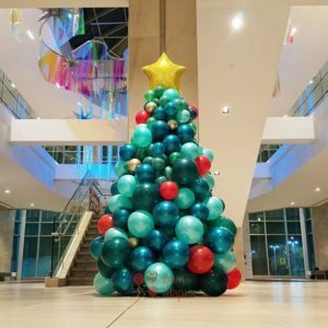Оформление шарами новогодняя елка из шаров 2,5 метра