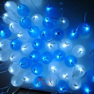 Светящиеся бело-голубые шары под потолок с белыми светодиодами