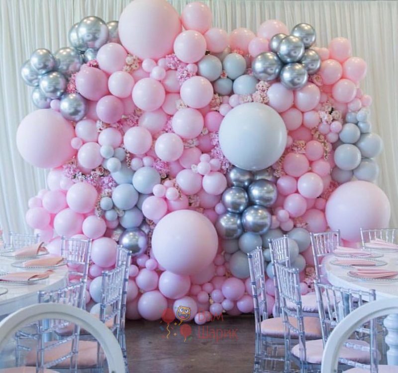 Оформление шарами стена из разноразмерных розовых и серебряных шаров 1 кв.м