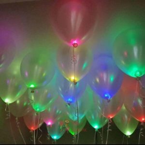 Светящиеся разноцветные шары металлик под потолок с мигающими разноцветными светодиодами