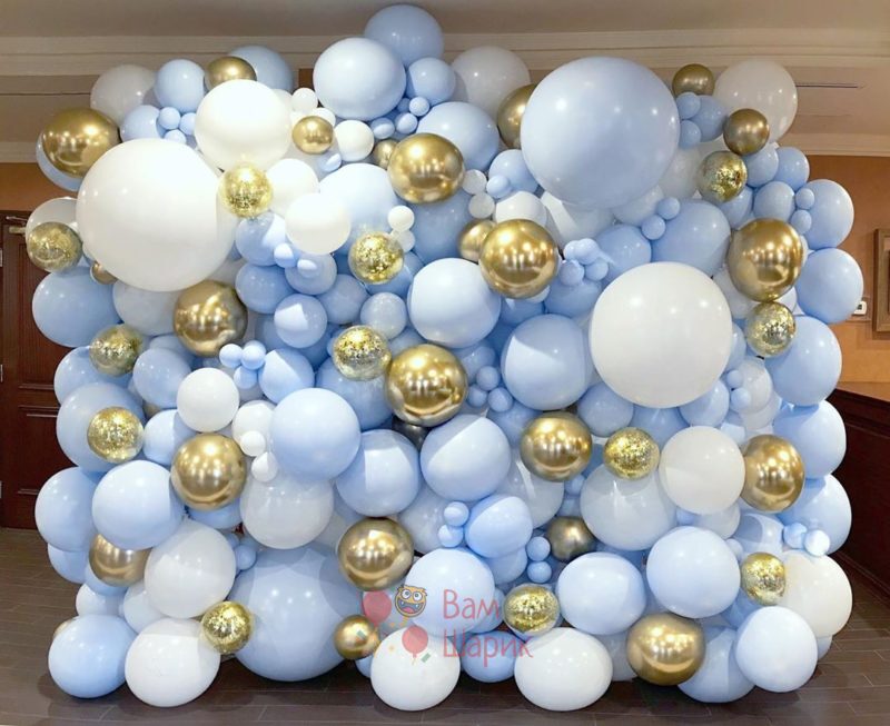 Оформление шарами фотозона из белых и голубых шаров 2 на 2,5 метра