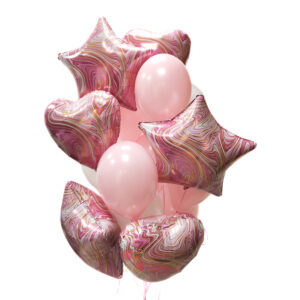 Композиция из бело-розовых шаров с сердцами и звездами агат