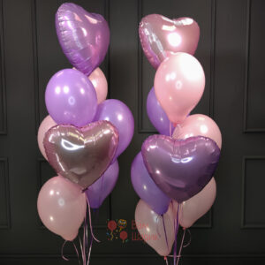 Композиция из воздушных розовых и сиреневых шаров с сердцами для девушки