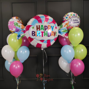 Облако воздушных шаров с фольгированным шаром и конфетой на день рождения